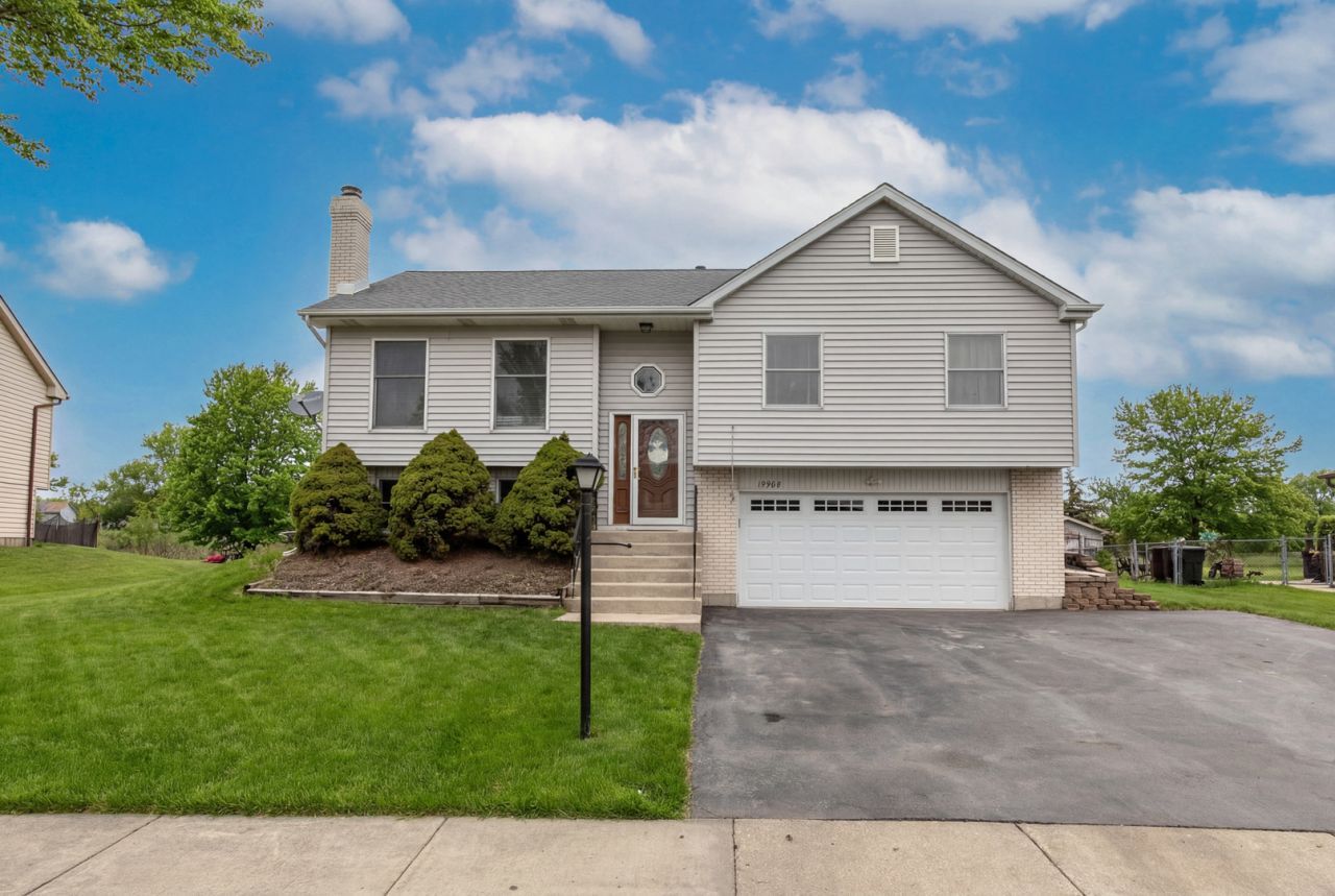 19905 S Mallory Drive, Frankfort, IL 60423 Main Photo