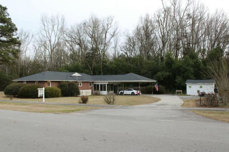 18 Chestnut Avenue Photo 4