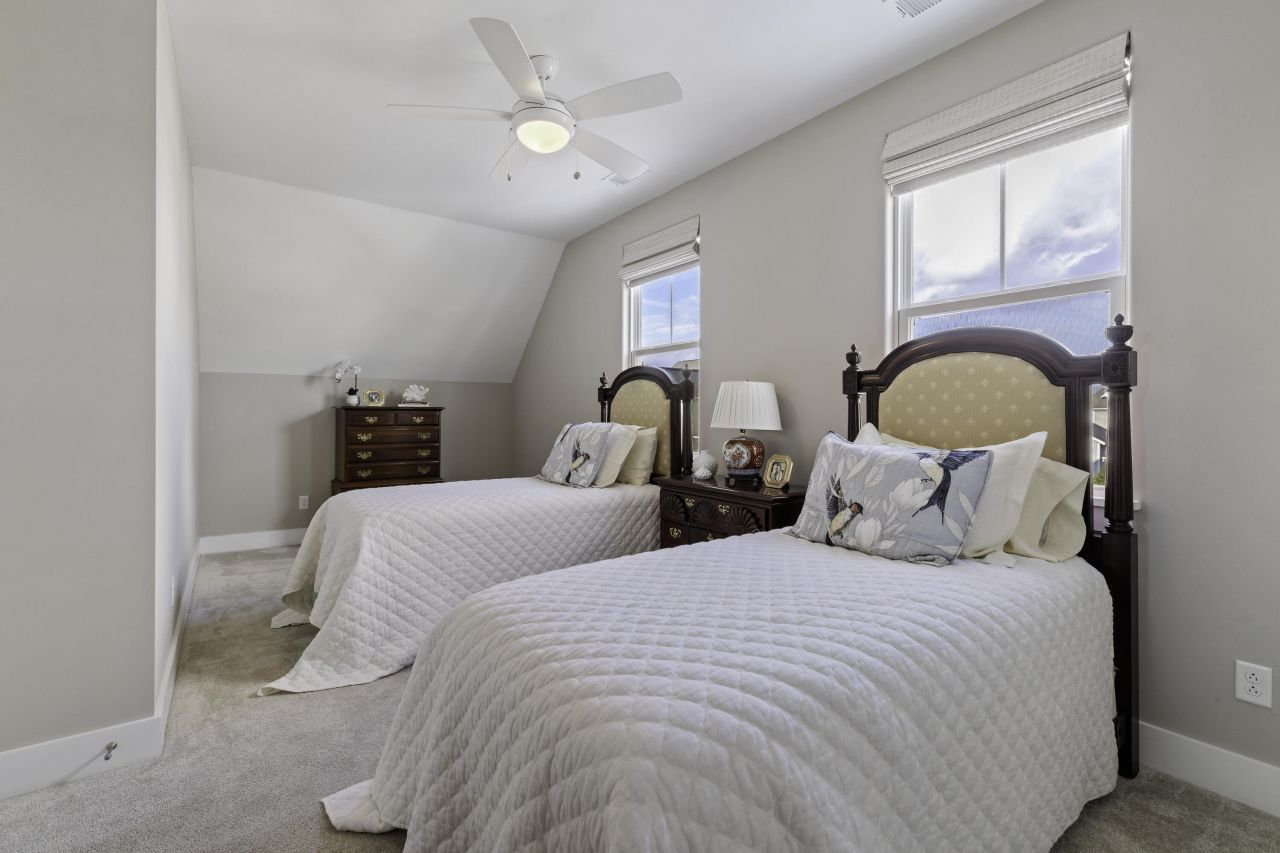 105 Bright Leaf Loop Photo 36