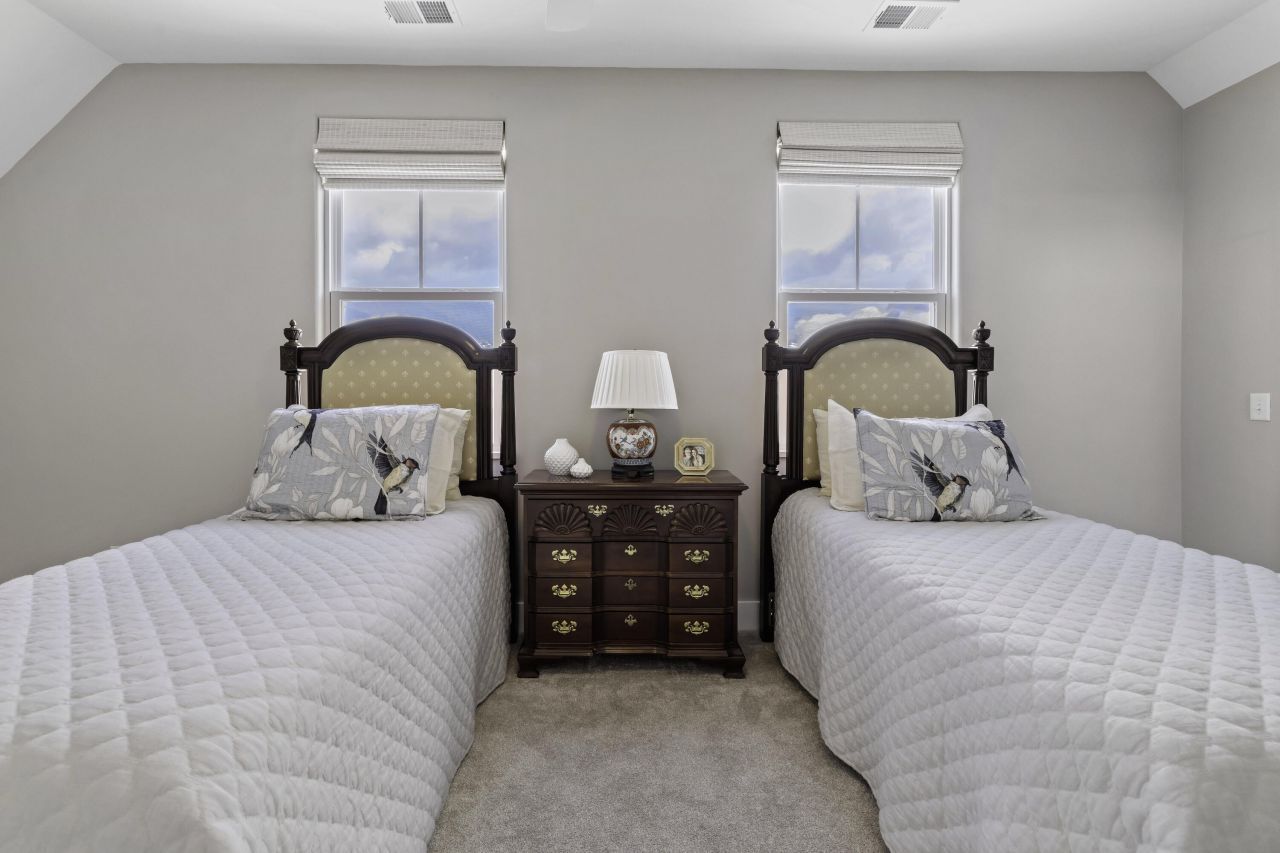 105 Bright Leaf Loop Photo 37