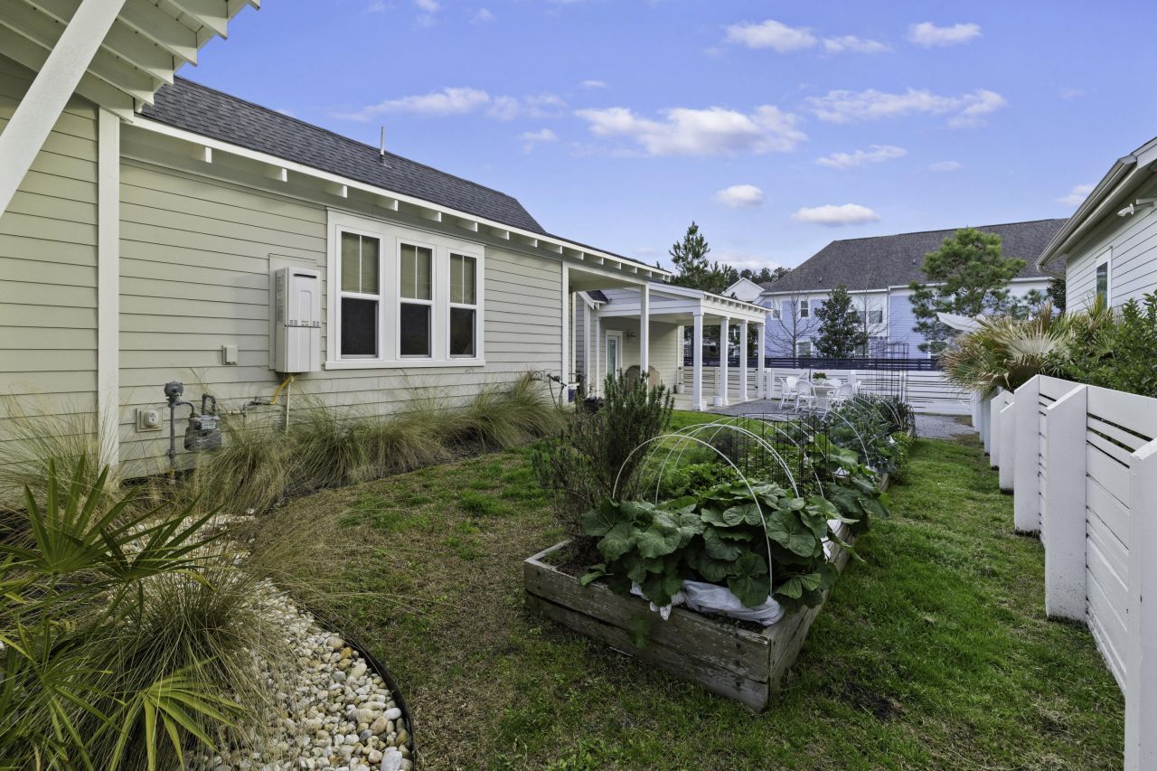 105 Bright Leaf Loop Photo 38