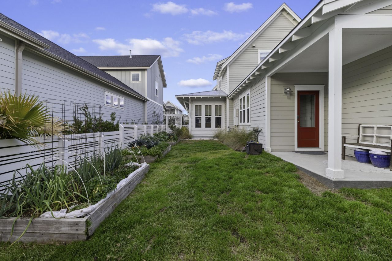 105 Bright Leaf Loop Photo 39