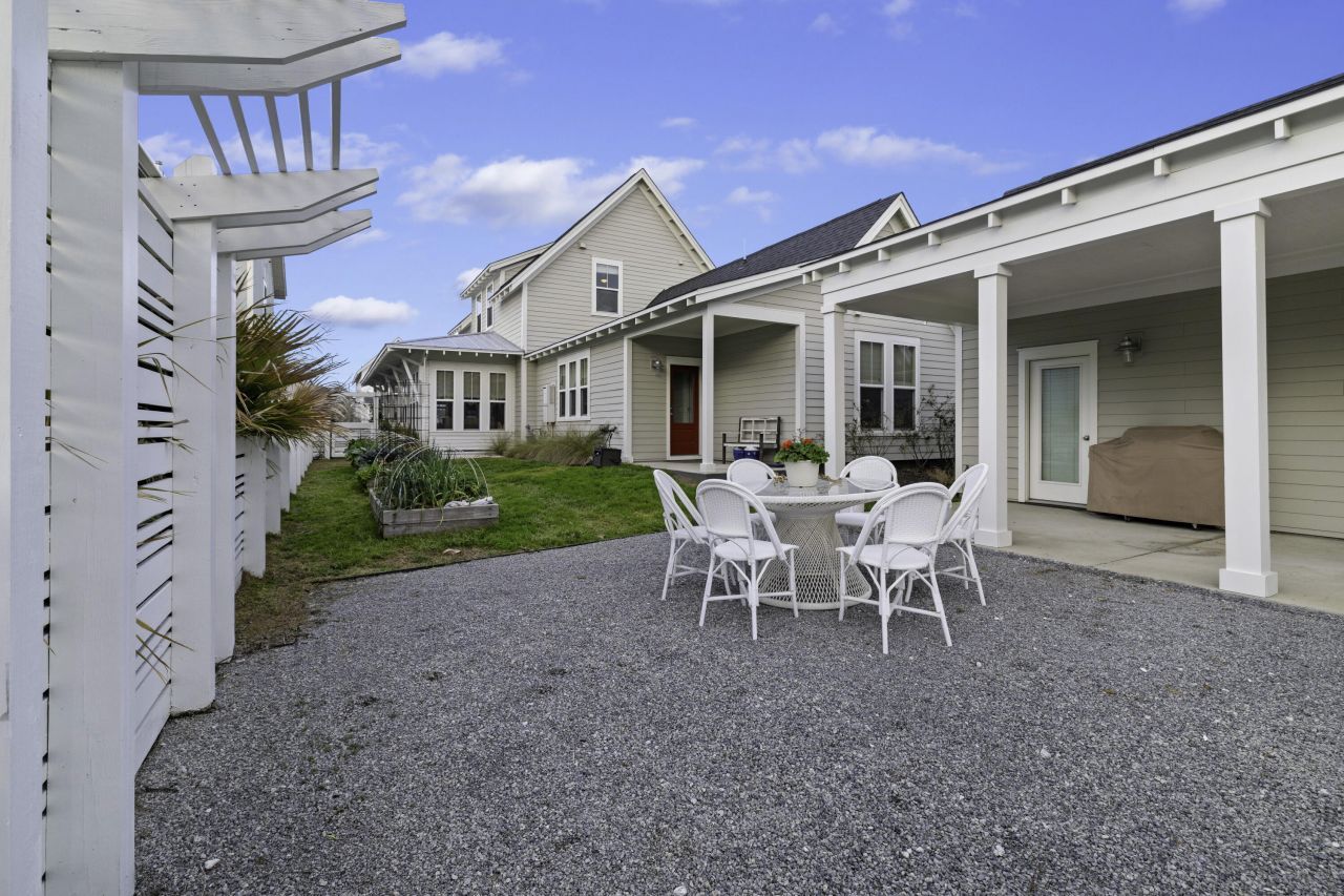 105 Bright Leaf Loop Photo 40