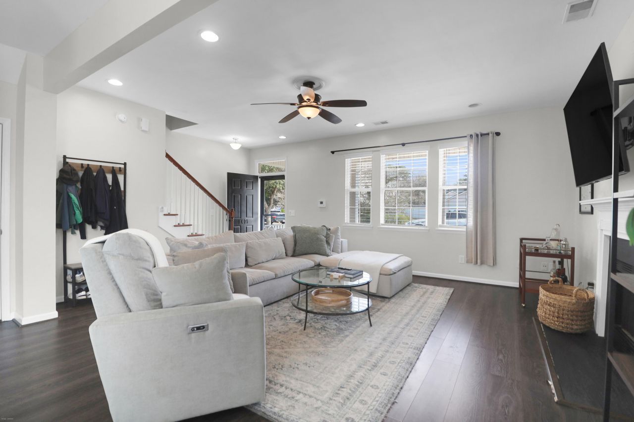 1475 Swamp Fox Lane Photo 4