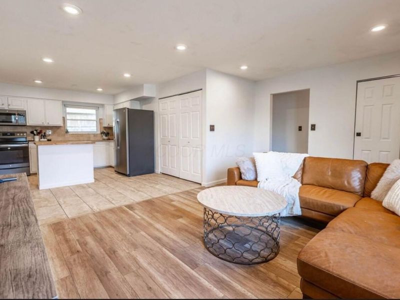 595 Deerwood Avenue E, Columbus, OH 43230 Photo 11