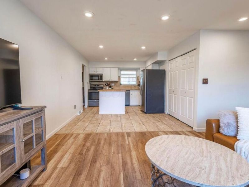 595 Deerwood Avenue E, Columbus, OH 43230 Photo 12