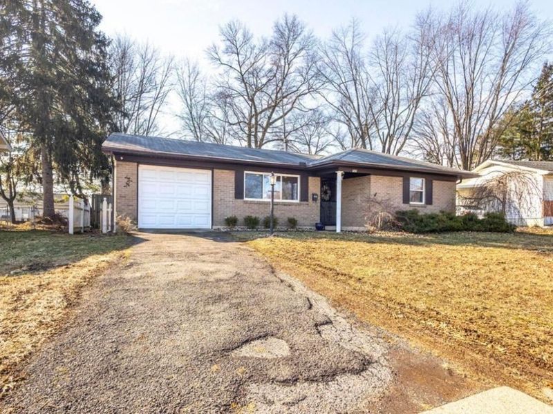 595 Deerwood Avenue E, Columbus, OH 43230 Photo 2