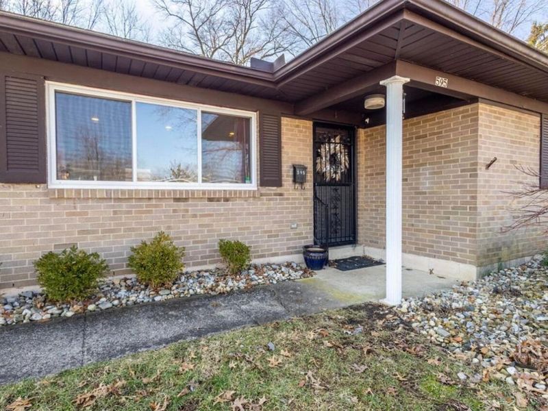 595 Deerwood Avenue E, Columbus, OH 43230 Photo 4