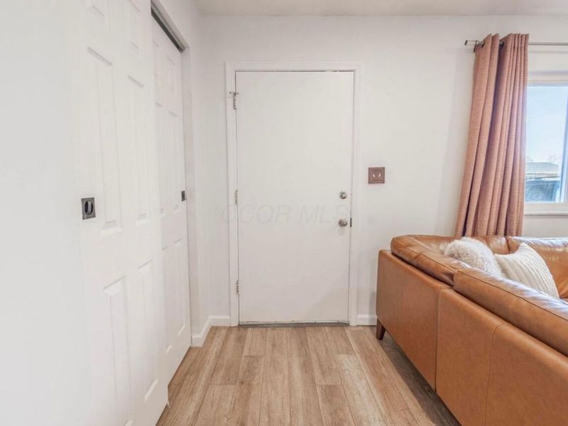 595 Deerwood Avenue E, Columbus, OH 43230 Photo 5