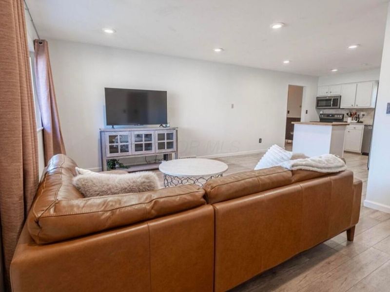 595 Deerwood Avenue E, Columbus, OH 43230 Photo 7