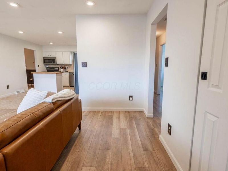 595 Deerwood Avenue E, Columbus, OH 43230 Photo 8