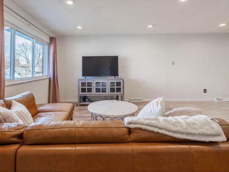 595 Deerwood Avenue E, Columbus, OH 43230 Photo 9