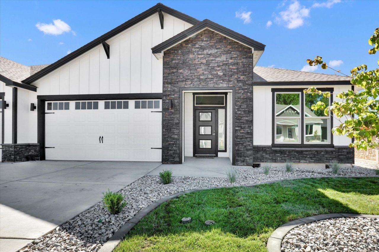 1109 - Unit 30 N Country Club Dr, Deer Park, WA 99006 Main Photo