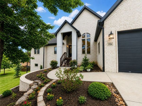 3706 NW Riverbend Road, Bentonville, AR 72712