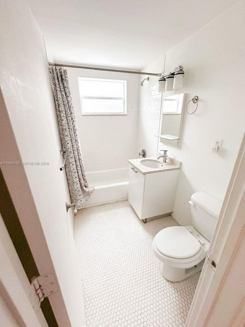 8000 NE Bayshore Ct, Unit 106, Miami, FL 33138 Photo