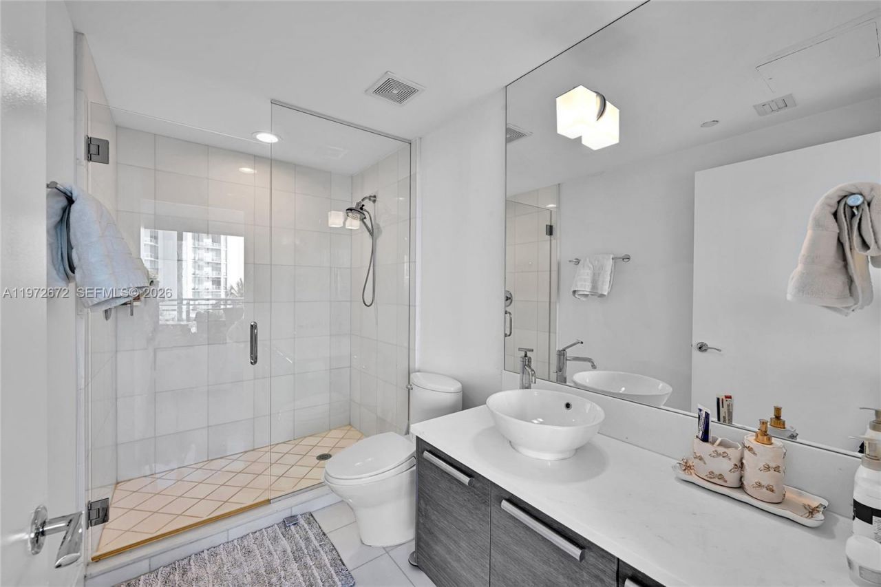 2950 NE 188th St, Unit 534, Aventura, FL 33180 Photo