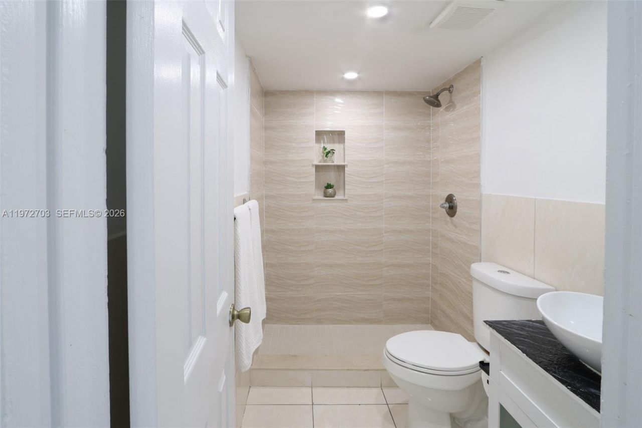 11195 SW 1st St , Unit 119, Sweetwater, FL 33174 Photo