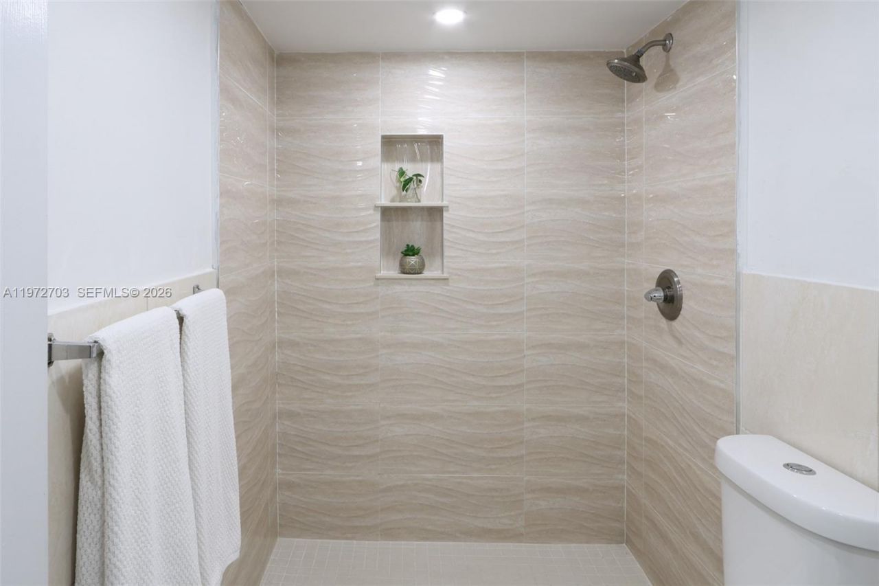 11195 SW 1st St , Unit 119, Sweetwater, FL 33174 Photo