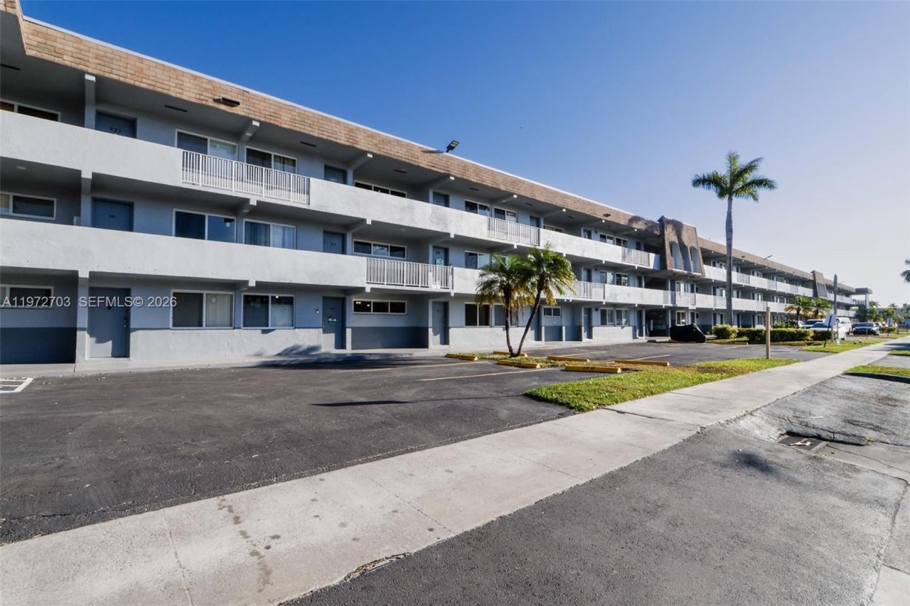 11195 SW 1st St , Unit 119, Sweetwater, FL 33174 Photo