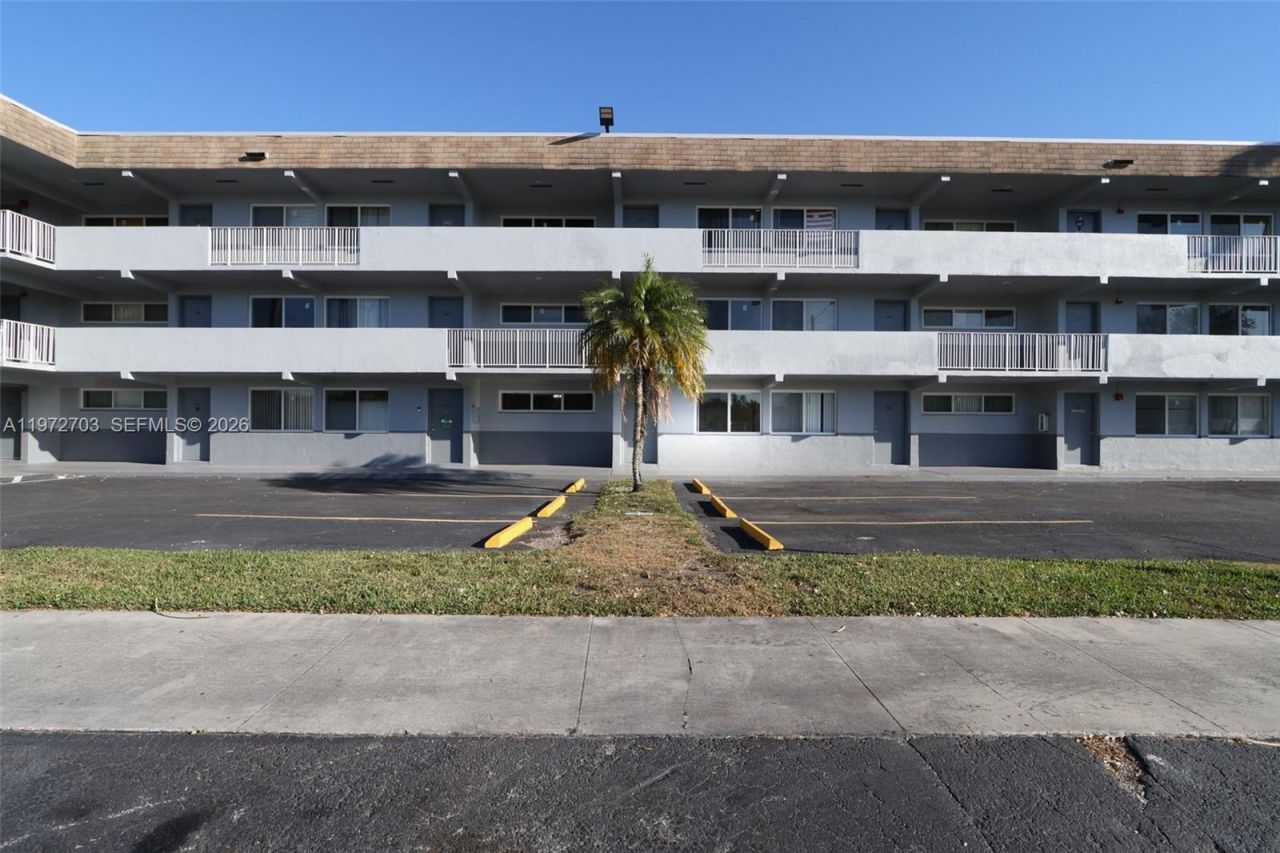 11195 SW 1st St , Unit 119, Sweetwater, FL 33174 Photo