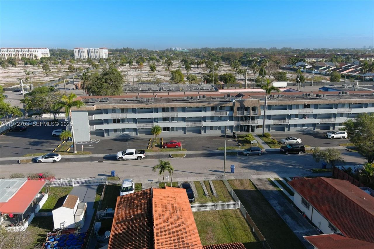 11195 SW 1st St , Unit 119, Sweetwater, FL 33174 Photo