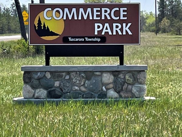 5664 Commerce Boulevard, Indian River, MI 49749