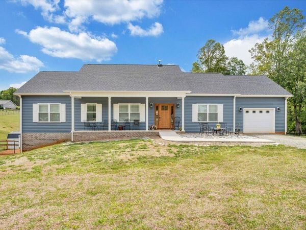 131 Belvior CIR, Moneta, VA 24121