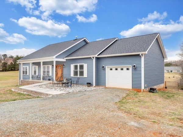 131 Belvior CIR, Moneta, VA 24121