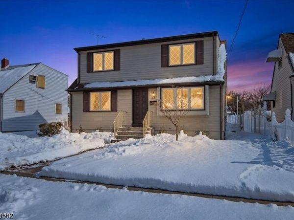 12 Mill St, Elmwood Park, NJ 07407