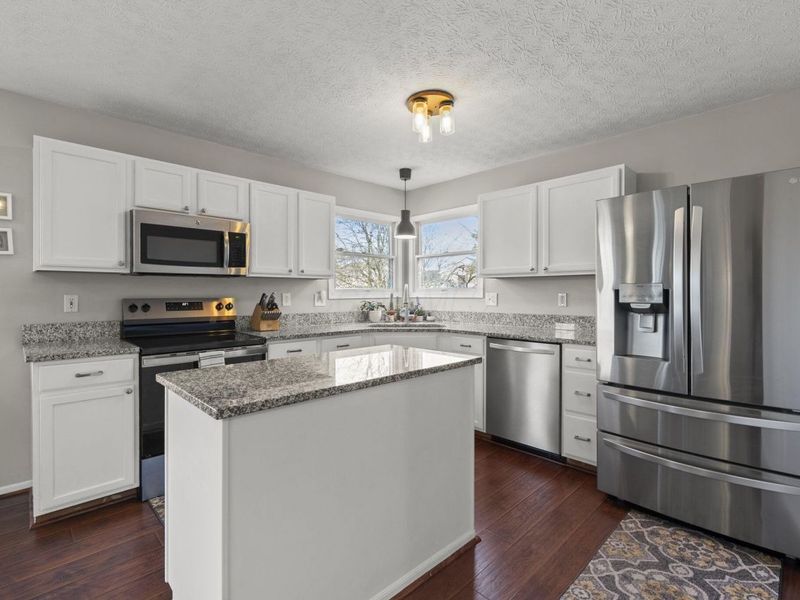 1157 Onaway Court, Columbus, OH 43228 Photo 3