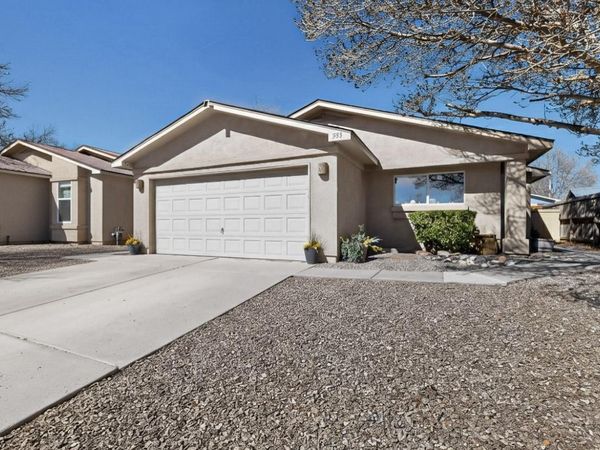 593 Clayton Meadows Drive NE, Rio Rancho, NM 87144