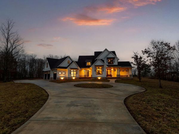 2070 River Bluffs Drive, Jasper, TN 37347