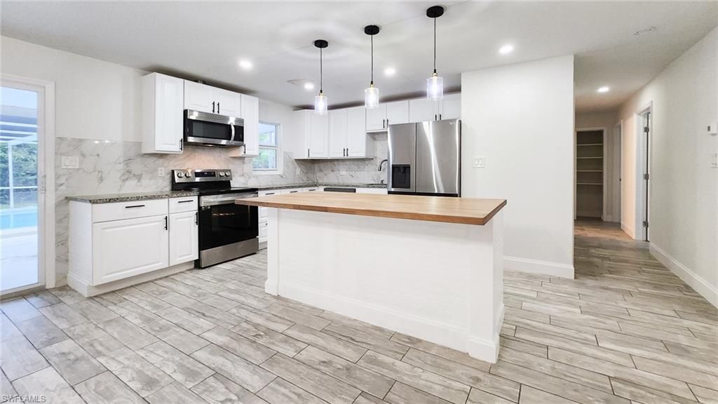 2431 Welch St , Fort Myers, FL 33901 Photo