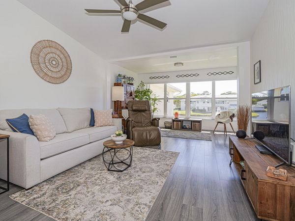 675 W Lake Jasmine Circle, Unit 206, Vero Beach, FL 32962