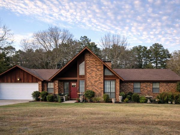 20 Sunset Hills, Laurel, MS 39443