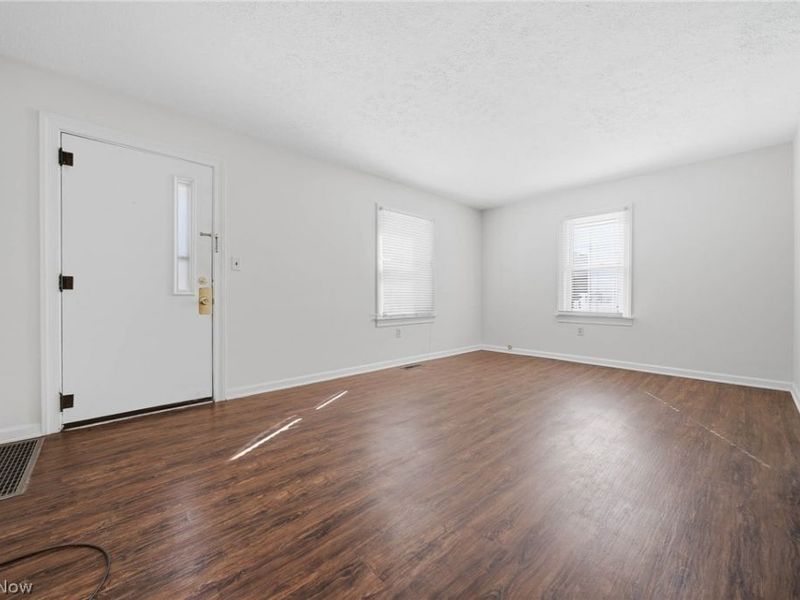 198 Summit Street, Wadsworth, OH 44281 Photo 2