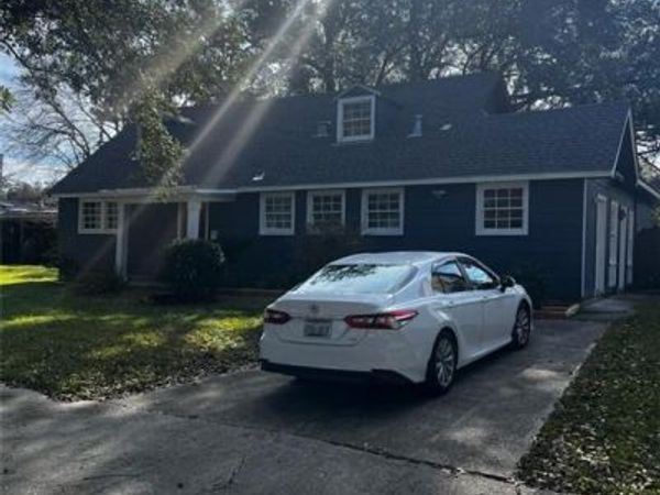 6015 CARLISLE Court, New Orleans, LA 70139