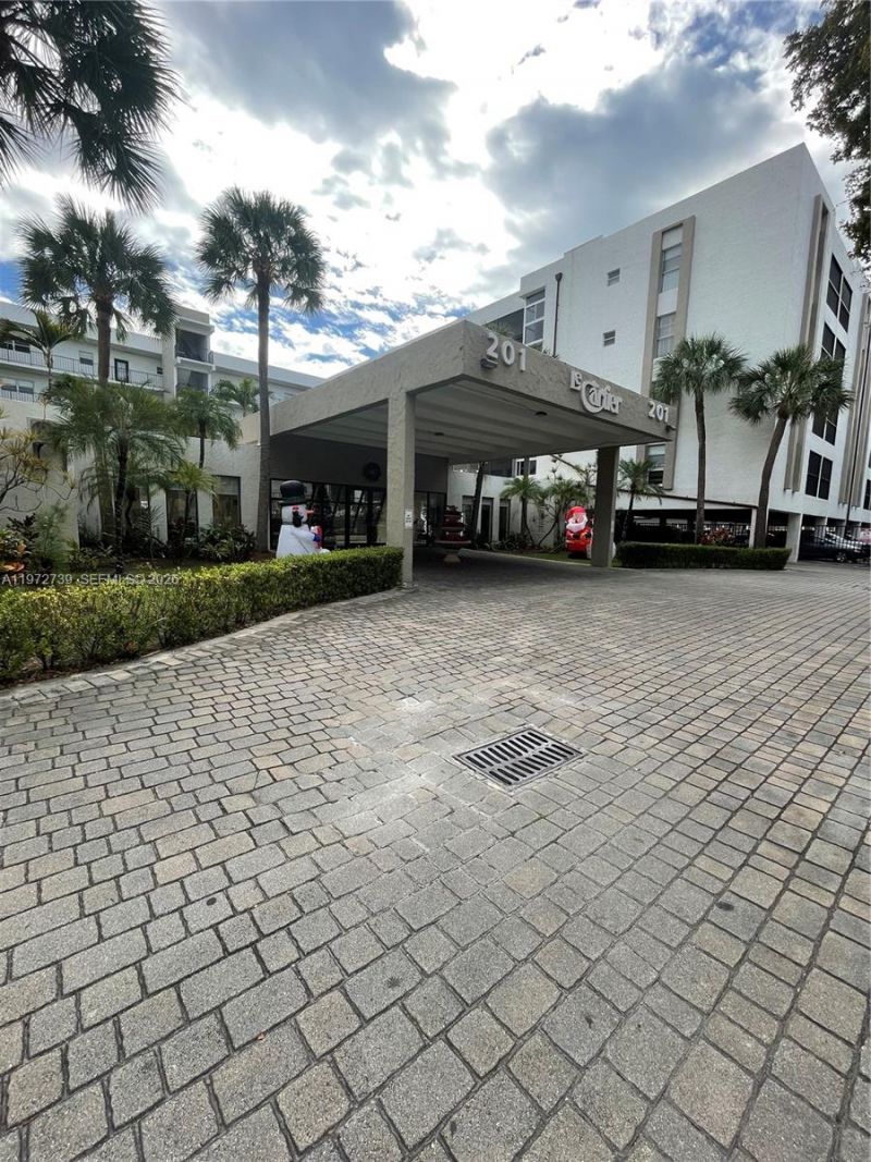 201 178th Dr , Unit 334, Sunny Isles Beach, FL 33160 Photo