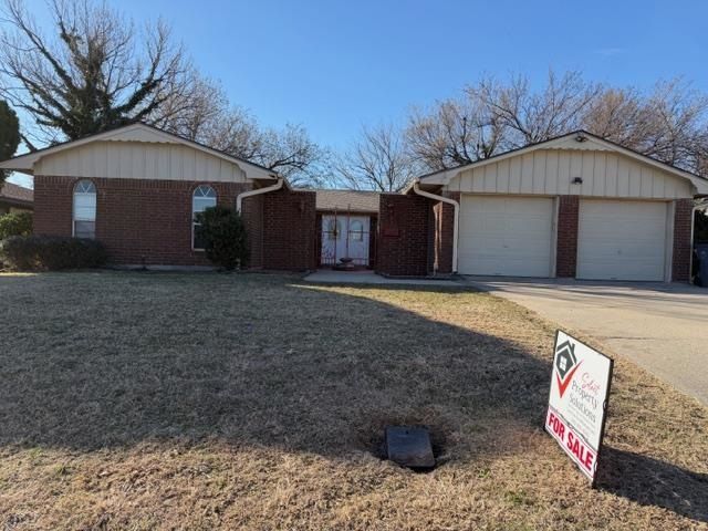 6936 NW Sprucewood Dr, Lawton, OK 73505 Main Photo