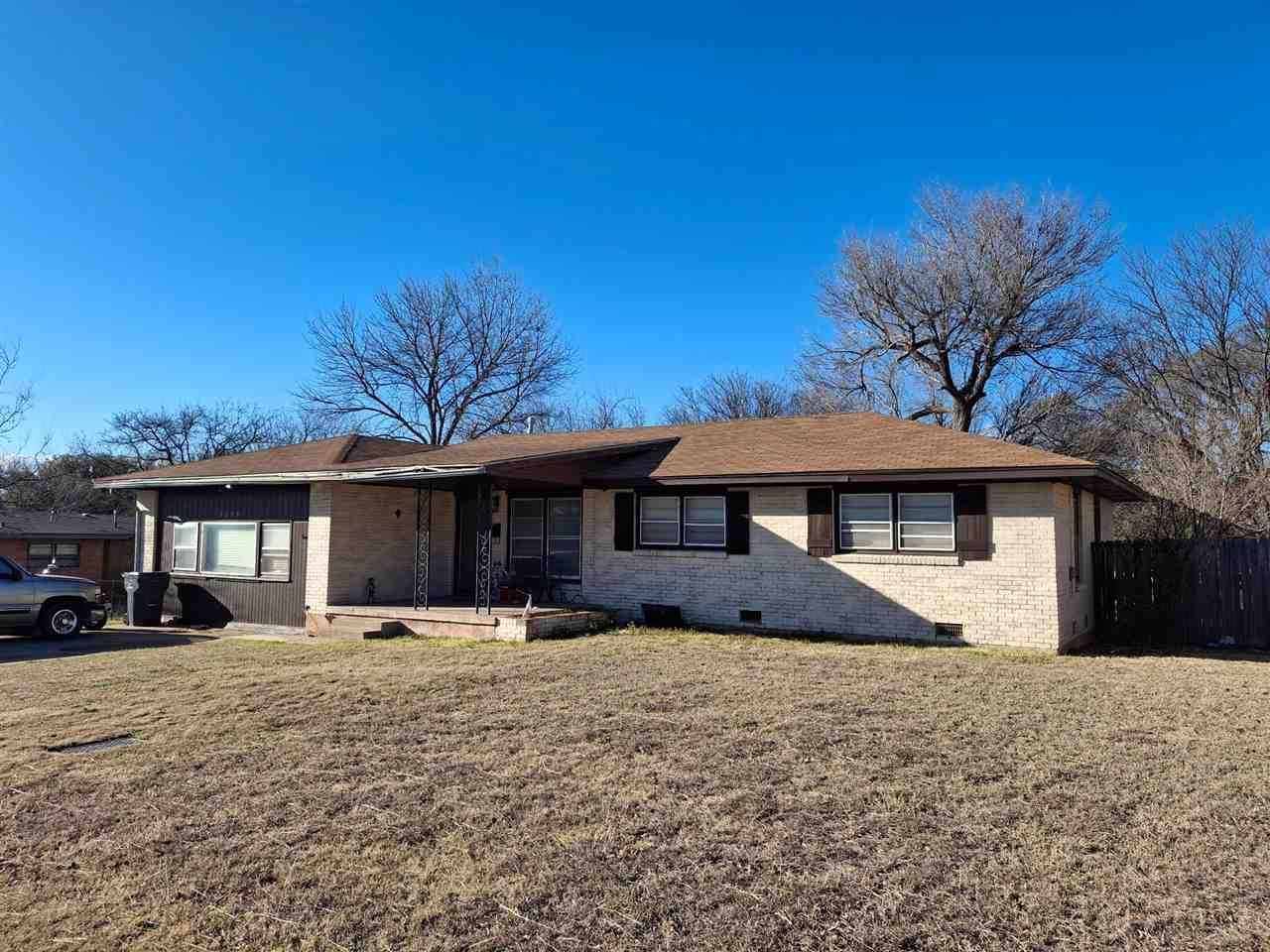 3909 NW Cheyenne Ave, Lawton, OK 73505 Main Photo