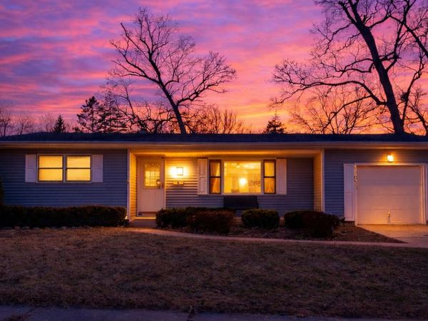 1105 Somerset Mall , McHenry, IL 60050