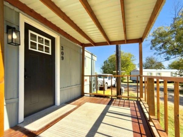 309 W Bryant Street, Elm Mott, TX 76640