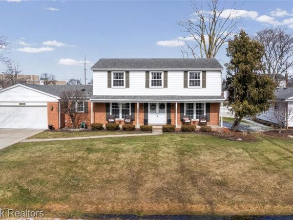 25884 Castlereigh Drive, Farmington Hills, MI 48336