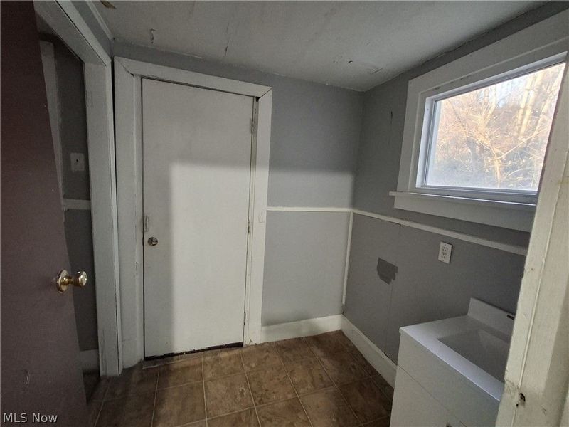 909 Bradshaw Avenue, East Liverpool, OH 43920 Photo 9