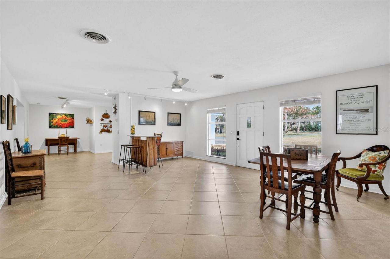 33225 Lakeshore Drive, Tavares, FL 32778 Photo