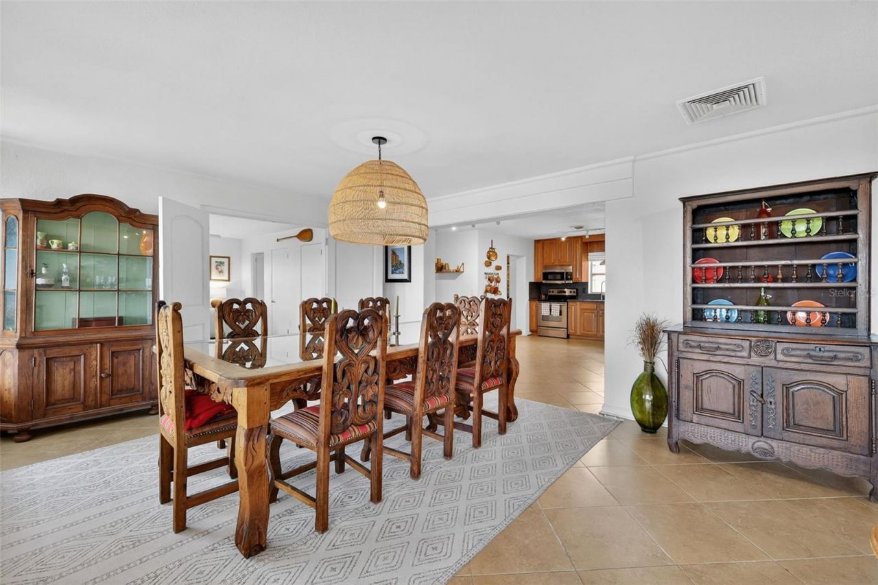 33225 Lakeshore Drive, Tavares, FL 32778 Photo