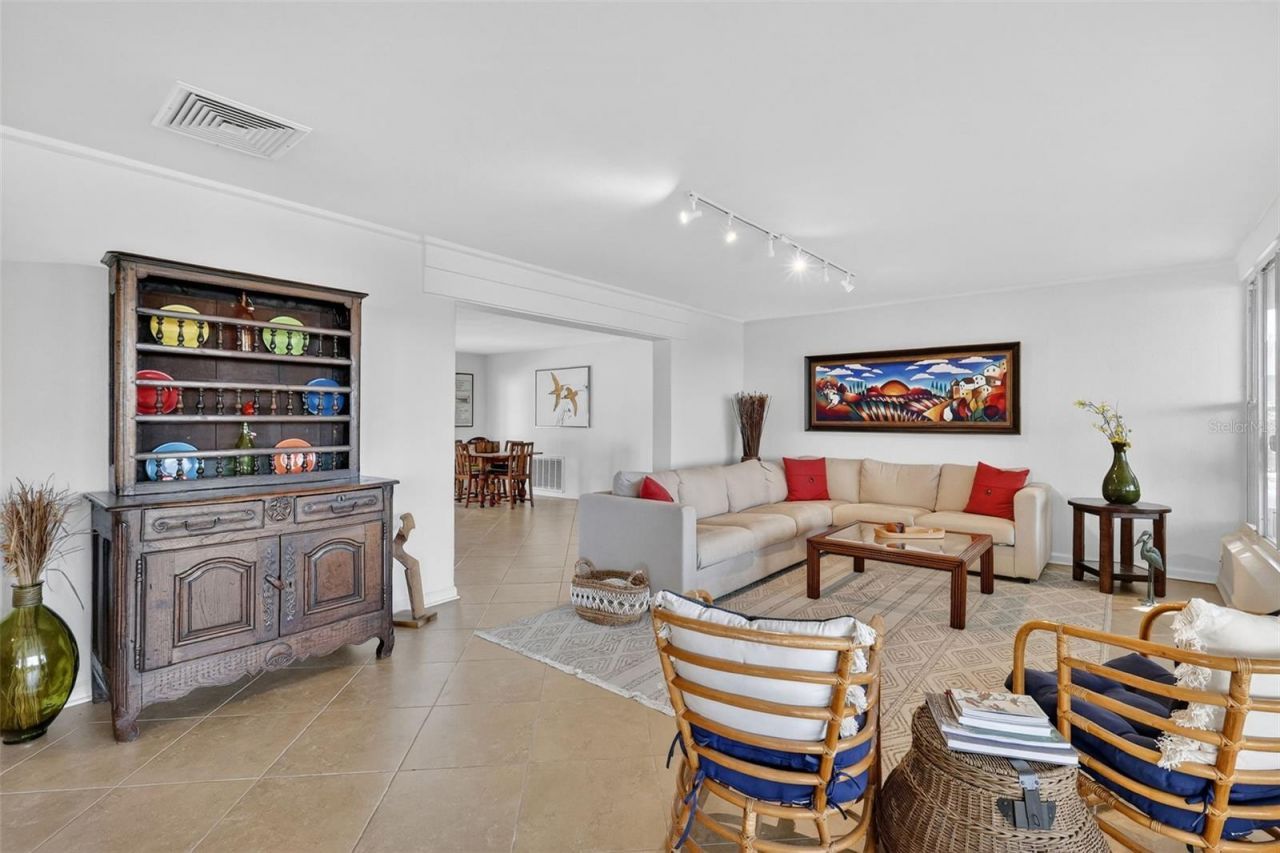 33225 Lakeshore Drive, Tavares, FL 32778 Photo