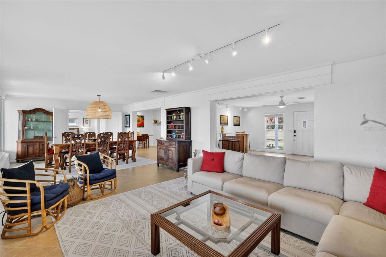 33225 Lakeshore Drive, Tavares, FL 32778 Photo