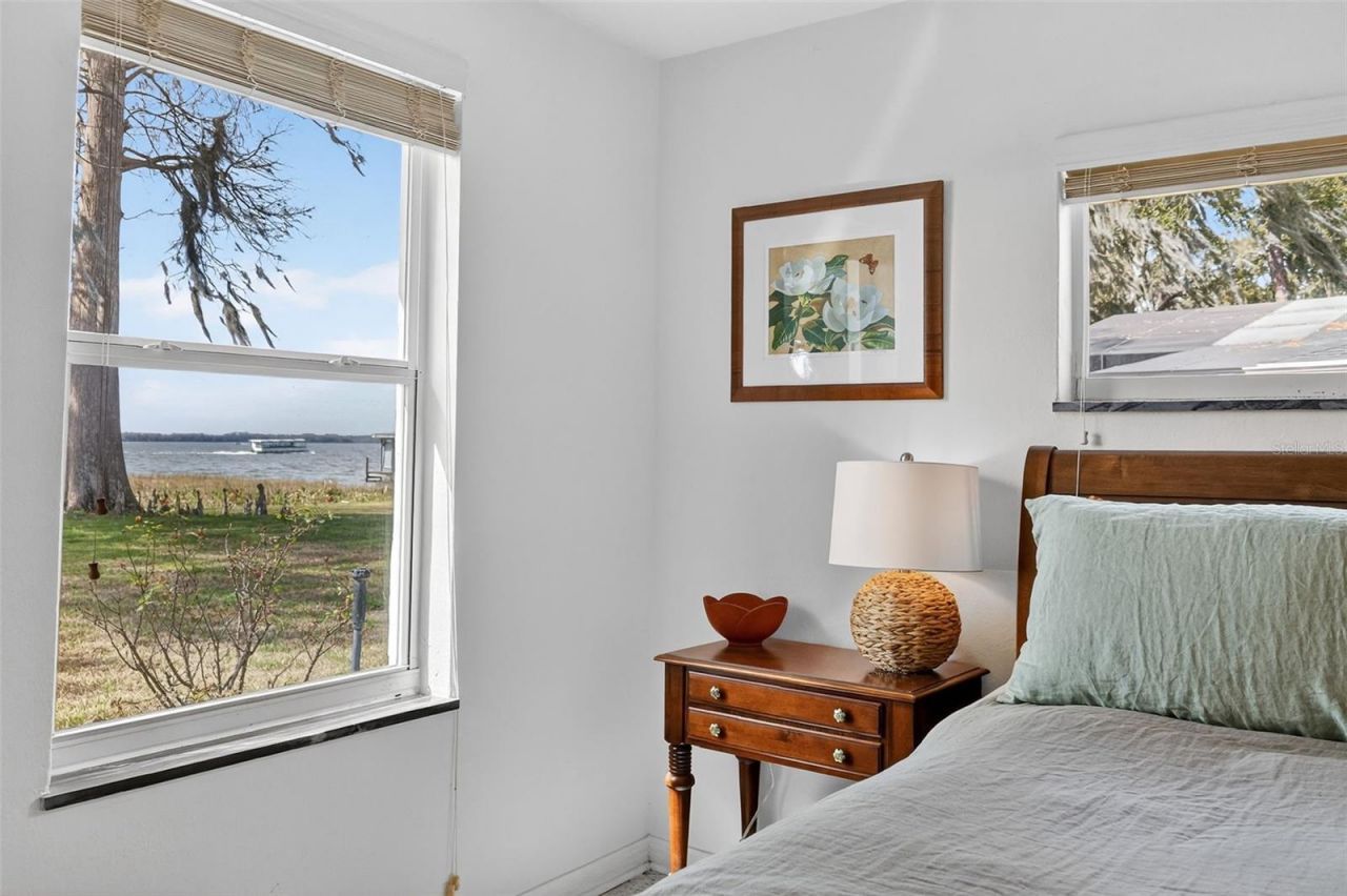 33225 Lakeshore Drive, Tavares, FL 32778 Photo