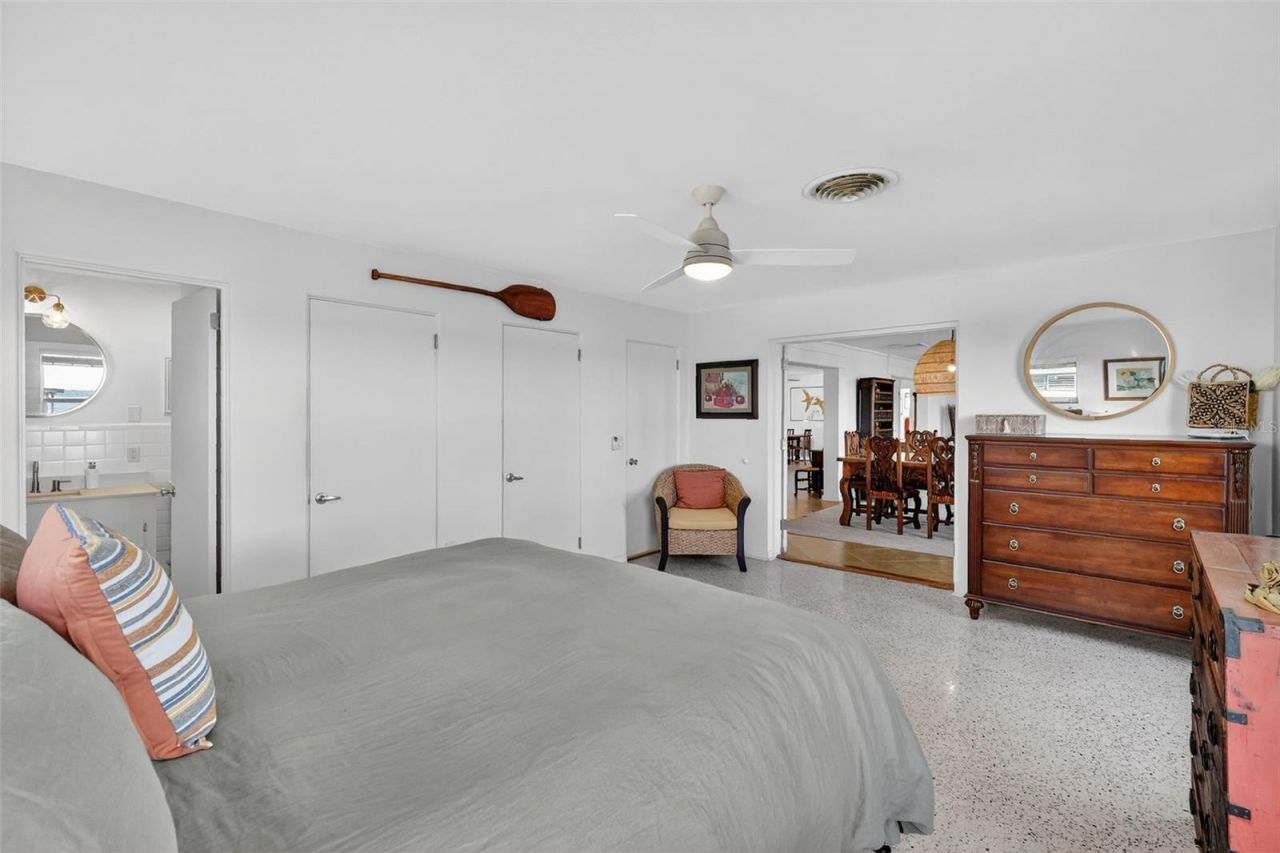 33225 Lakeshore Drive, Tavares, FL 32778 Photo